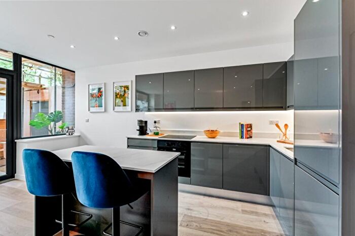 3 Bedroom Apartment For Sale In Silbury Blvd, Milton Keynes, MK9