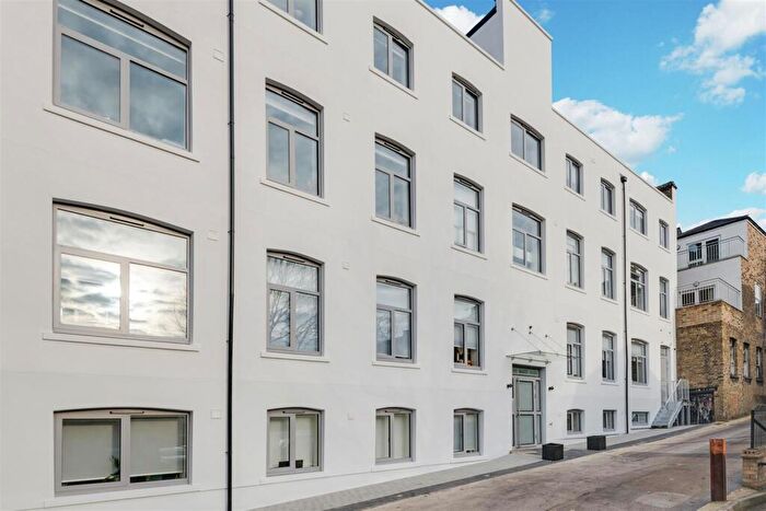 3 Bedroom Flat To Rent In Fortess Road, NW5