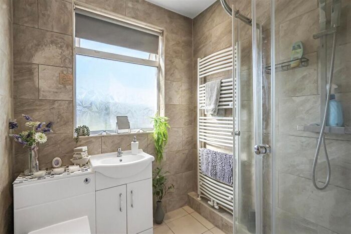 3 Bedroom End Of Terrace House For Sale In Colebrook Avenue, Portsmouth, PO3