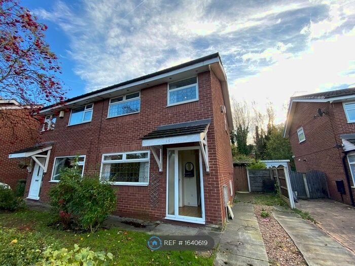 3 Bedroom Semi-Detached House To Rent In Threshfield Drive, Timperley, Altrincham, WA15