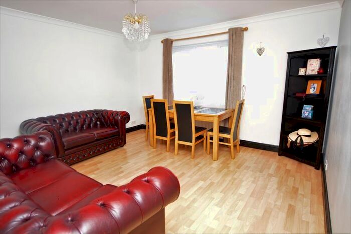 2 Bedroom Maisonette To Rent In Berryfield, Slough, SL2