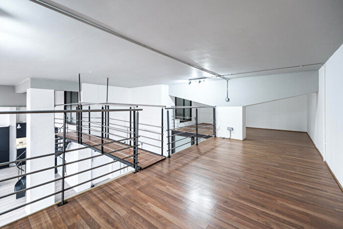 2 Bedroom Apartment To Rent In Dehavilland Studios, Clapton, E5