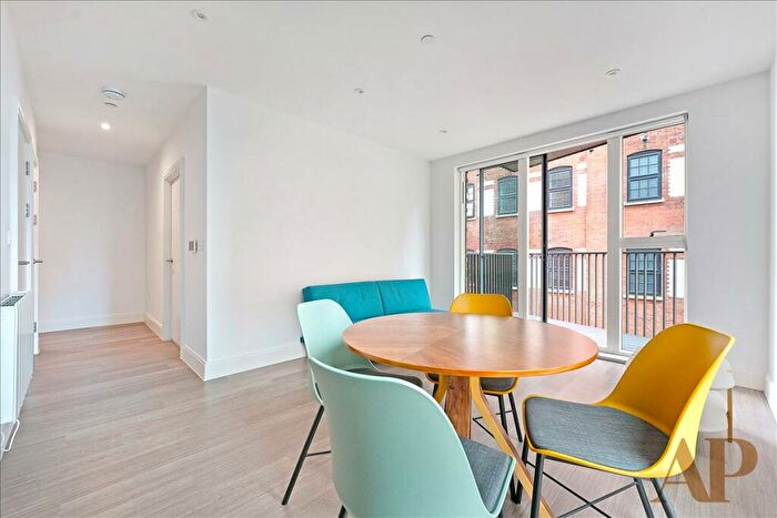 1 Bedroom Flat To Rent In Darjeeling House, Slough, London, SL1