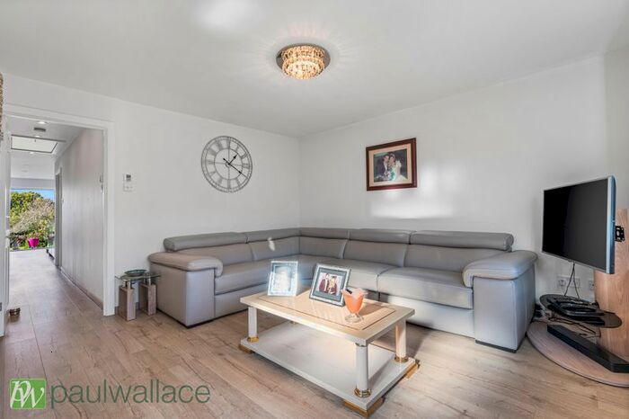 2 Bedroom Detached Bungalow For Sale In North Street, Nazeing, Waltham Abbey, EN9