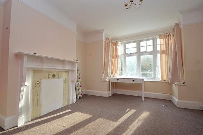 2 Bedroom Apartment To Rent In Bedroom Ground Floor Apartment In Godalming, GU7