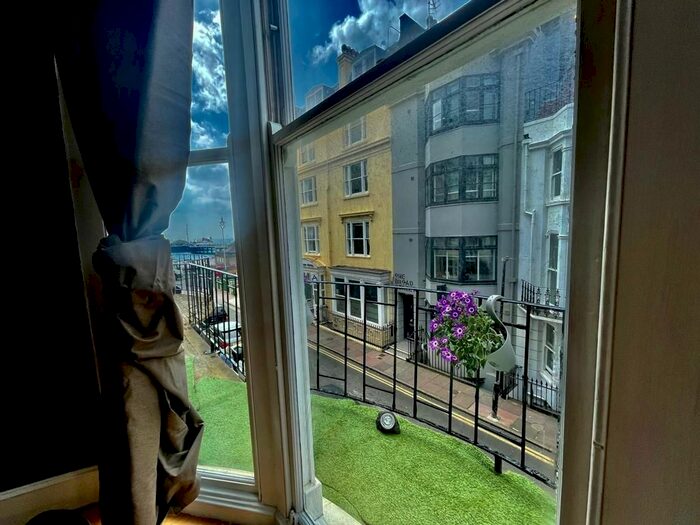 1 Bedroom Flat To Rent In Broad Street, Brighton, BN2