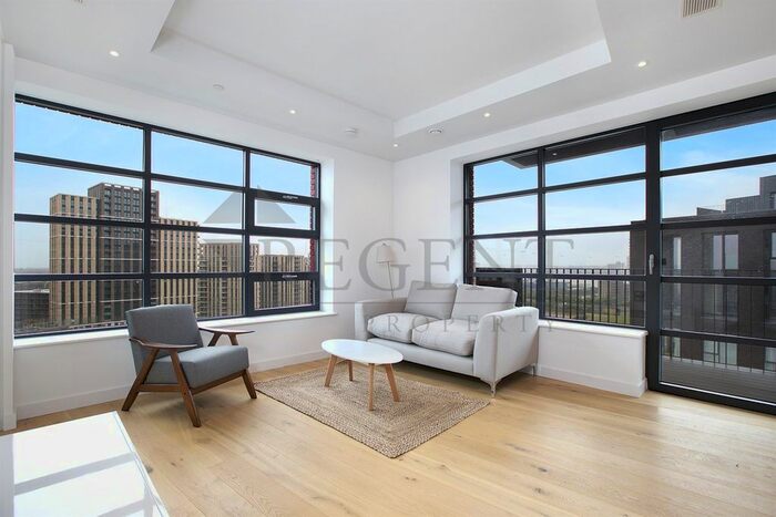 3 Bedroom Flat To Rent In Defoe House, London City Island, E14