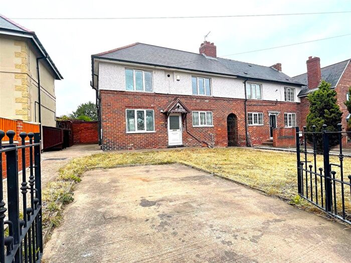 3 Bedroom End Of Terrace House To Rent In Deightonby Street, Thurnscoe, Rotherham, S63