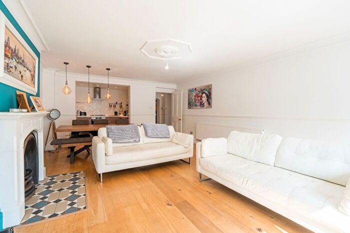 2 Bedroom Flat To Rent In Portland Place West, Leamington Spa, CV32