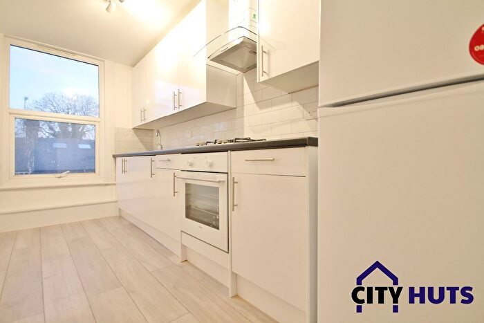 2 Bedroom Flat To Rent In Turnpike Lane, London, N8