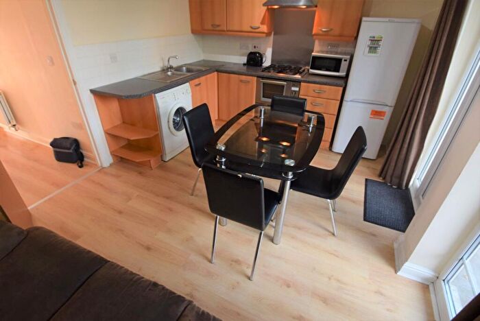 4 Bedroom Town House To Rent In Bold Street, Hulme, Manchester. ., M15