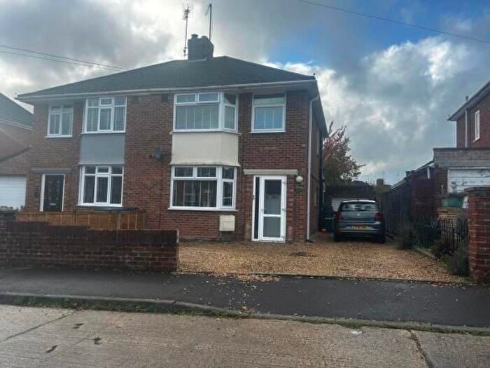 3 Bedroom Property To Rent In Richmond Road, Yeovil, BA20