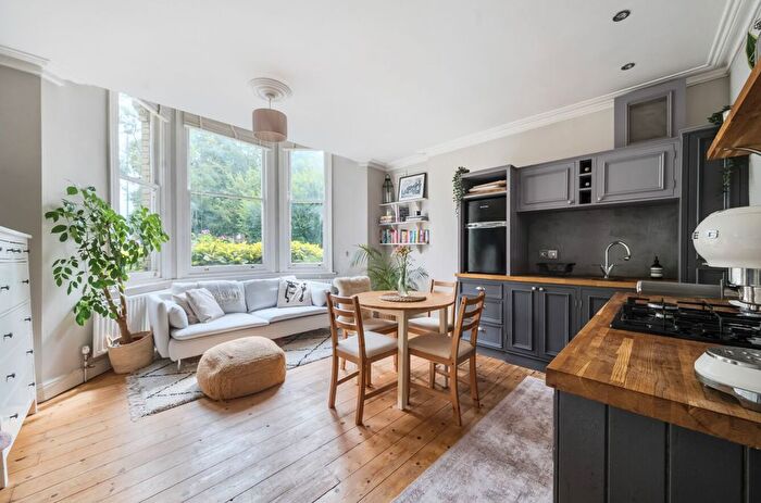 1 Bedroom Flat For Sale In Bedford Hill, London, SW12