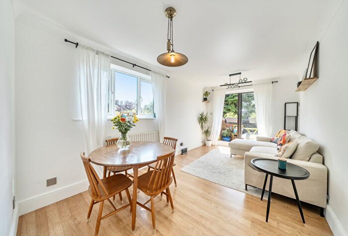 1 Bedroom Flat For Sale In Maple Mews, London, SW16