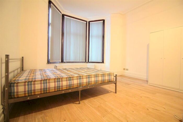 Studio To Rent In Madeley Road, London, W5