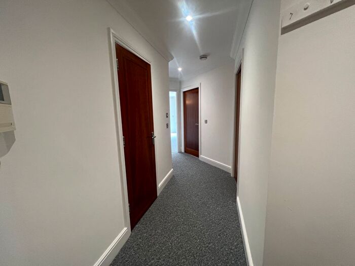 2 Bedroom Flat To Rent In Chessel Avenue, Bournemouth, BH5