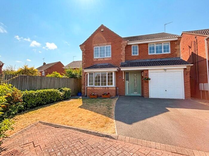 4 Bedroom Detached House For Sale In Glendower Close, Daventry, West Northamptonshire, NN11