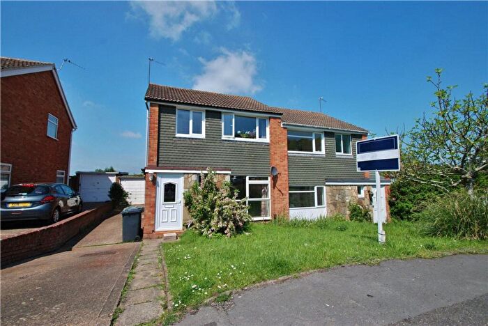 4 Bedroom Semi Detached House To Rent In Oakfields, Guildford, GU3