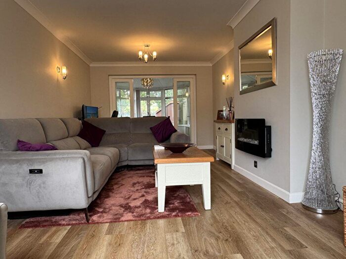 5 Bedroom Semi-Detached House For Sale In Seven Barrows Road, Northmnoor, Wareham, BH20 - Photo 6