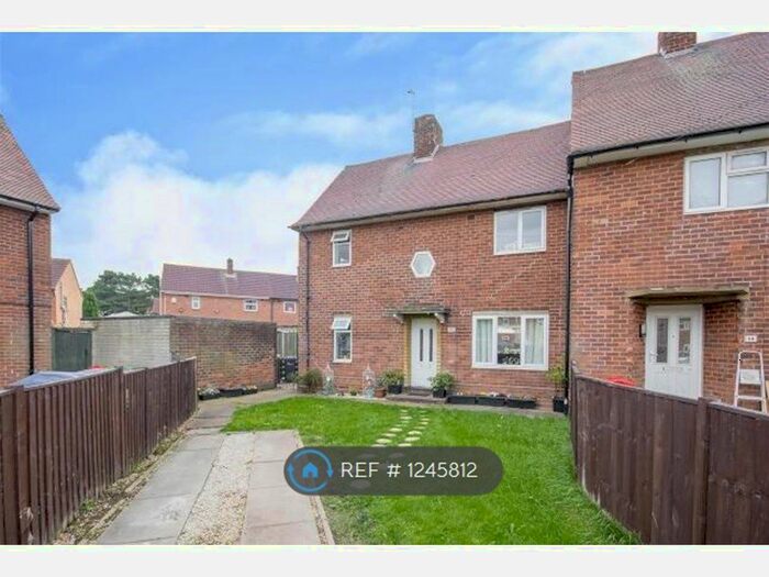 3 Bedroom Semi-Detached House To Rent In Eastwood Close, Hucknall, Nottingham NG15