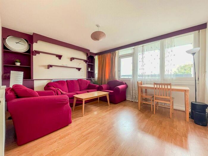 3 Bedroom Apartment To Rent In Leirum Street, Islington, N1