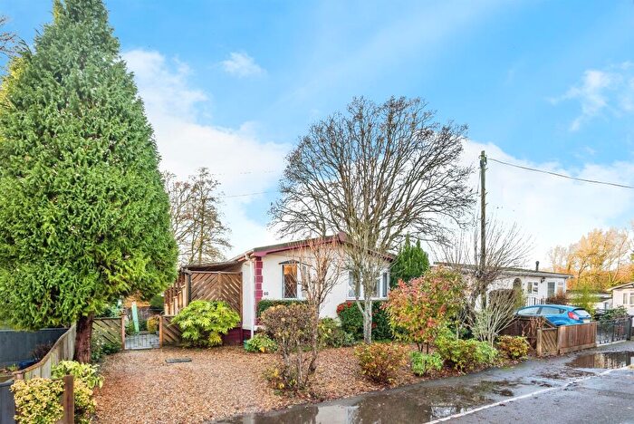 1 Bedroom Park Home For Sale In Pebble Hill, Radley, Abingdon, OX14