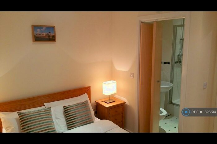 2 Bedroom Flat To Rent In Rustat Avenue, Cambridge, CB1