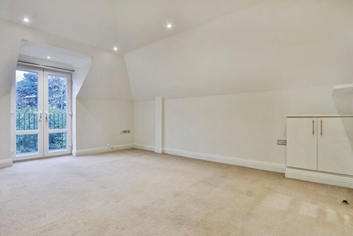 2 Bedroom Apartment To Rent In Alumhurst Road, Westbourne, BH4