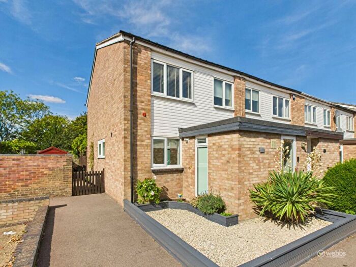 3 Bedroom End Of Terrace House For Sale In Viney Bank, Croydon, CR0