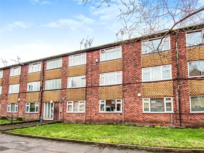 Flat To Rent In Whiteoak Road, Manchester, M14