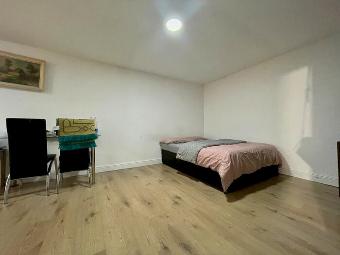 1 Bedroom Studio To Rent In Morden Road, Mitcham, CR4