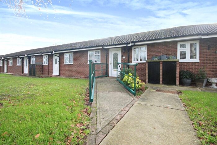 2 Bedroom Bungalow For Sale In Pine Close, Wickford, Essex, SS12