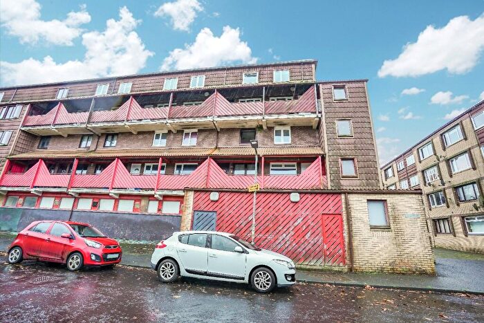 2 Bedroom Maisonette For Sale In Braehead Road, Kildrum, G67