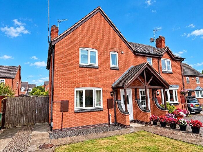 3 Bedroom Semi-Detached House For Sale In Thornhills Grove, Narborough, Leicester, Leicestershire., LE19