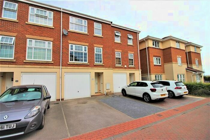 3 Bedroom Town House To Rent In Doveholes Drive, Sheffield, Sheffield, S13