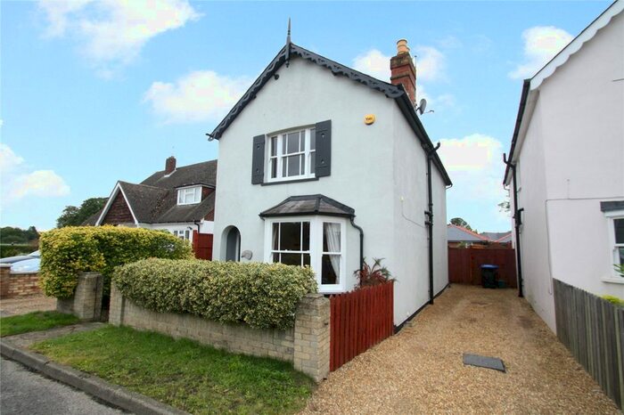 3 Bedroom Detached House To Rent In Hatch Close, Addlestone, Surrey, KT15