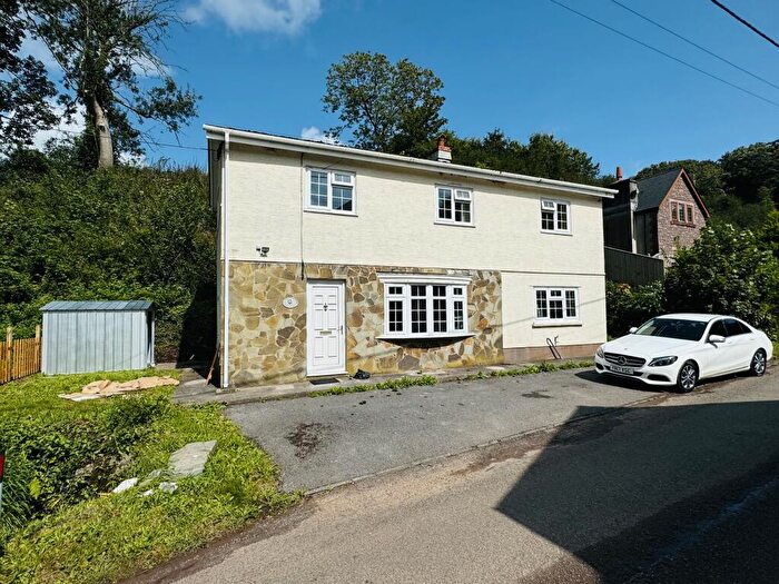 3 Bedroom House To Rent In Broadlay, Ferryside, SA17