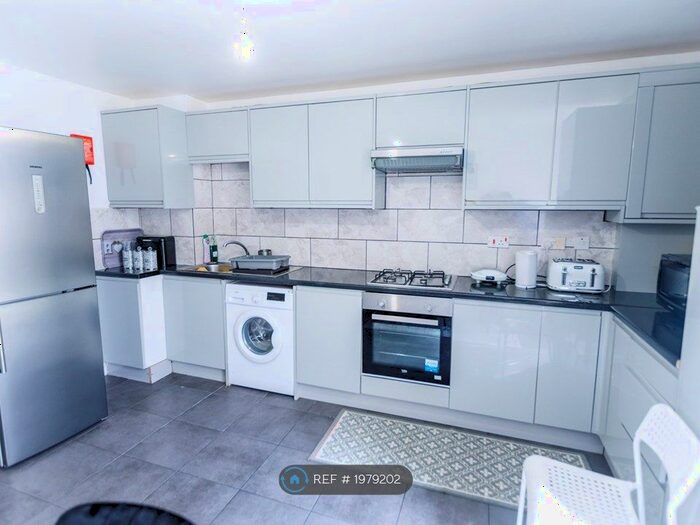 3 Bedroom Terraced House To Rent In Nassau Path, London, SE28
