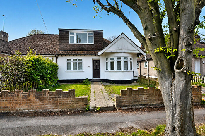 3 Bedroom Semi-Detached House For Sale In Warren Chase, Thundersley, SS7