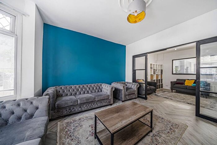 3 Bedroom Terraced House To Rent In Avondale Road, Walthamstow, London, E17