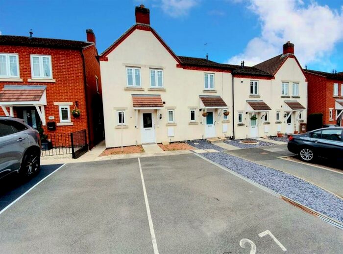 3 Bedroom End Of Terrace House To Rent In Moray Close, Church Gresley, Swadlincote, DE11