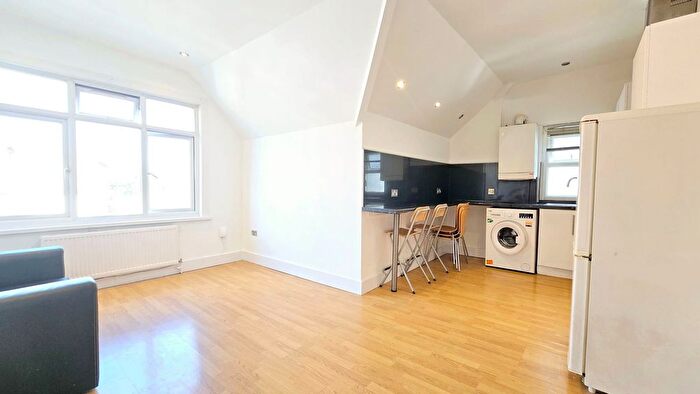 1 Bedroom Flat To Rent In Westwell Road, Streatham Common, SW16