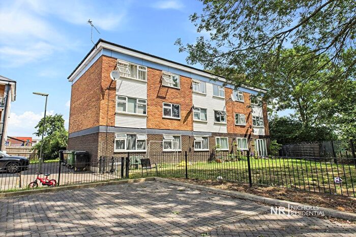 2 Bedroom Flat To Rent In Teddington Close, Epsom, Surrey., KT19