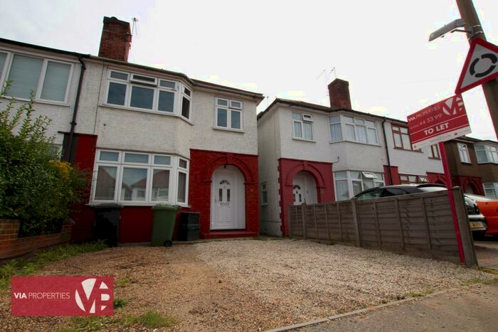 3 Bedroom House To Rent In Middlefield Road, Hoddesdon, EN11