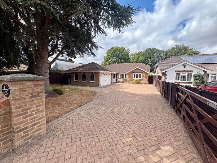 4 Bedroom Detached Bungalow For Sale In Dewlands Road, Verwood, BH31