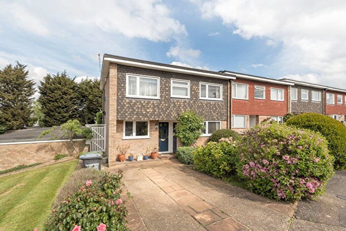 4 Bedroom End Of Terrace House For Sale In The Four Tubs, Bushey, WD23