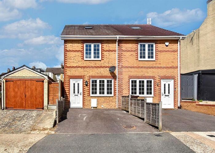 3 Bedroom Semi-Detached House To Rent In Essex Road, Halling, ME2