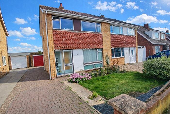 3 Bedroom Semi Detached House For Sale In Kenilworth Road, Wigston, LE18