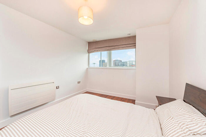 2 Bedroom Flat To Rent In Blackwall Way, Blackwall, E14