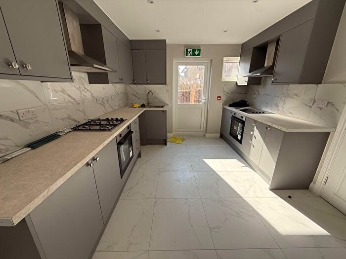 6 Bedroom Semi-Detached House To Rent In Hall Road, Isleworth, TW7